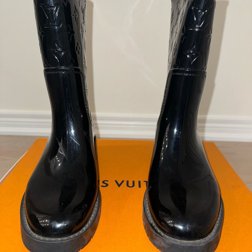 💎🌸Louis Vuitton Glossy Black Boots